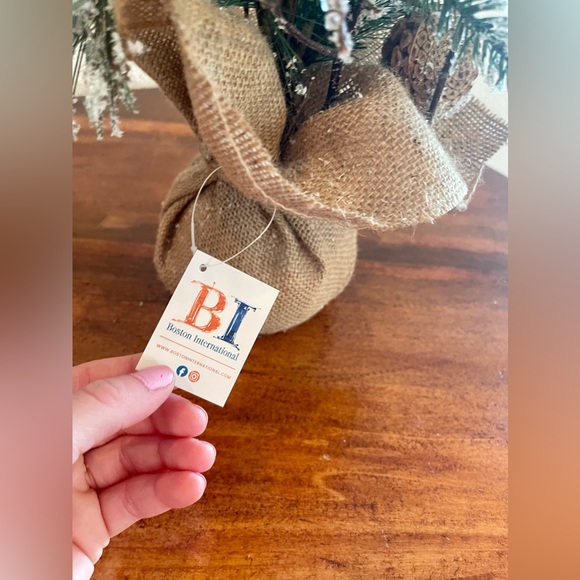 NWT- winter Tree - Picture 5 of 7